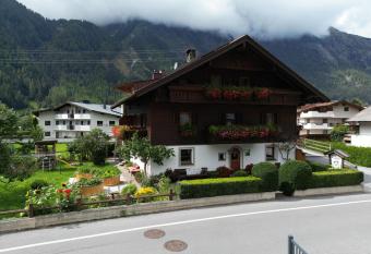 Haus Stefan has Balcony rooms