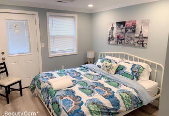 En Suite Next To Fells Point has Balcony rooms