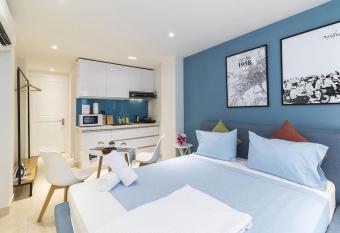 Cozrum Homes Delightful Corner has Balcony rooms