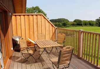 Aschenputtel allows 18 year olds to book a room