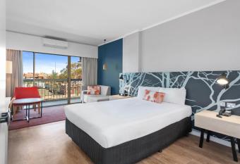 The Plaza Hotel Kalgoorlie has Balcony rooms