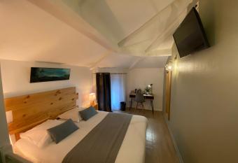 Lyo H  tel - Centre Lyon Perrache has Balcony rooms