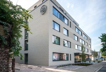 Motel B allows 18 year olds to book a room