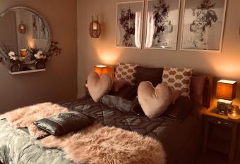 Bienvenue Au Petit Bonheur allows 18 year olds to book a room