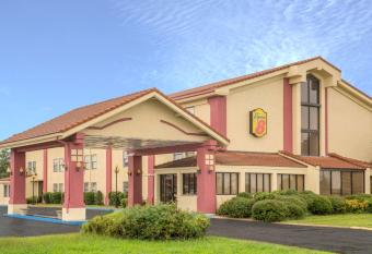 Super 8 by Wyndham Blytheville has Smoking rooms