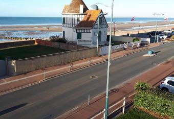 Bellevue allows 18 year olds to book a room