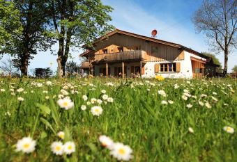 Luna Mia allows 18 year olds to book a room