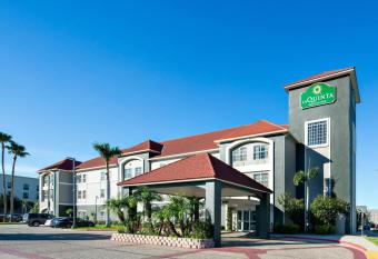 La Quinta Inn & Suites By Wyndham Pharr Rgv Medical Center allows 18 year olds to book a room
