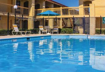 Days Inn by Wyndham Sulphur West allows 18 year olds to book a room