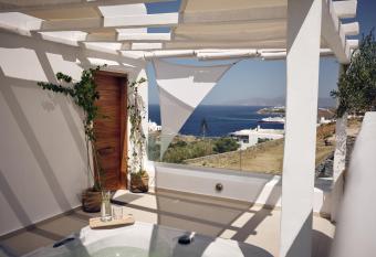 Arcs Boutique Villa Hotel allows 18 year olds to book a room