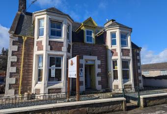 The Coo s Guest House allows 18 year olds to book a room