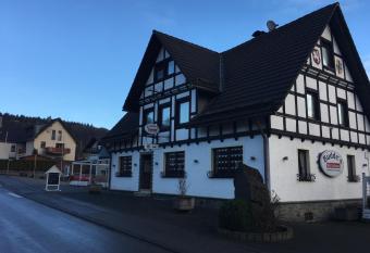 Buddes Wirtshaus allows 18 year olds to book a room