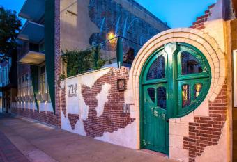 Green Door Lofts -Magnolia Loft, Silos/Downtown allows 18 year olds to book a room