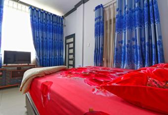 Wisma Barokah allows 18 year olds to book a room