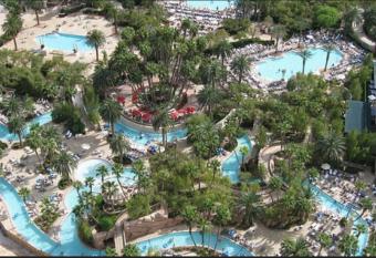 Luxury Studio MGM Signature, Great Location, Lazy River, No Resort Fees allows 18 year olds to book a room