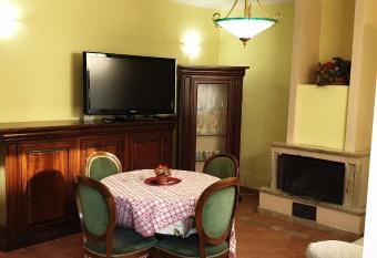 Casa con Giardino privata nel Centro Citt   has Balcony rooms