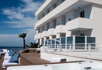 AH Premium Isola di Pazze has Balcony rooms