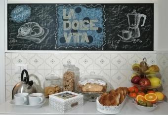 B&B LA DOLCE VITA has Balcony rooms