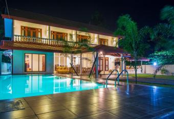 Turtle Paradise Villa has Balcony rooms