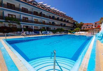 Apartamentos Pez Azul allows 18 year olds to book a room