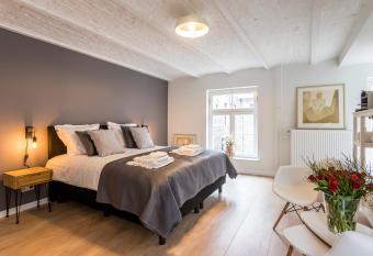 B&B Gracht 62 allows 18 year olds to book a room