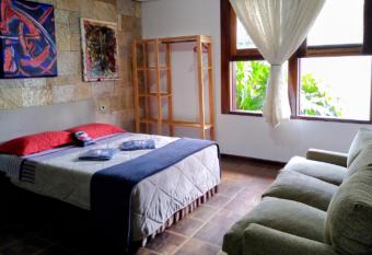 Hostel Kombi Curitiba - filial Jardim Bot  nico allows 18 year olds to book a room