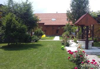 Albinuta Guesthouse has Balcony rooms