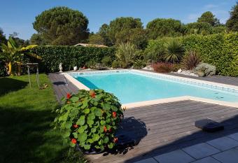 Chambre Ind  pendante  allows 18 year olds to book a room