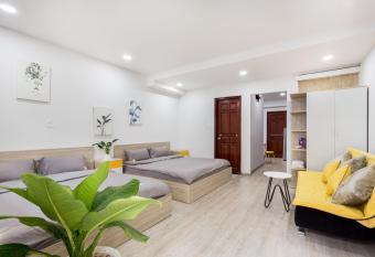 Dlux Saigon has Balcony rooms