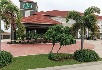 La Quinta Inn & Suites by Wyndham Alamo - McAllen East allows 18 year olds to book a room