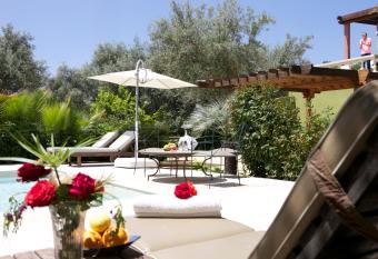 Riad Cl   De Sol allows 18 year olds to book a room