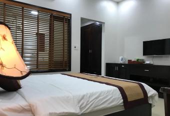 TRUONG AN HOTEL allows 18 year olds to book a room