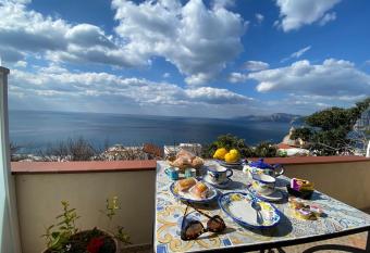 Il Profumo dei Fiori has Balcony rooms