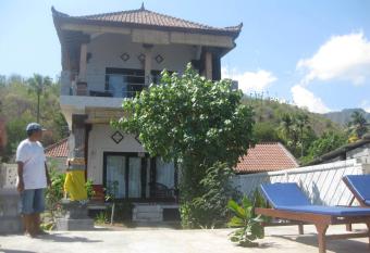 Bubu Racok Homestay has Balcony rooms