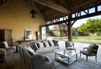 La Borde - Teritoria allows 18 year olds to book a room