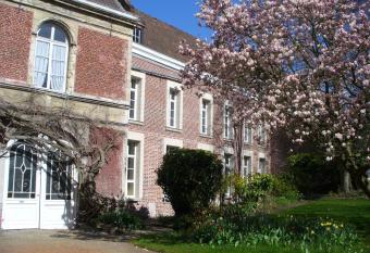 Maison D H  tes Du Th    tre allows 18 year olds to book a room