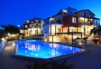 Antilia Apartments has Balcony rooms