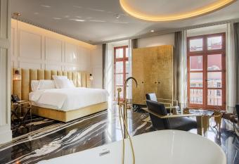 L Hotel Perla Boutique allows 18 year olds to book a room