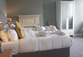 The Royal Oak allows 18 year olds to book a room