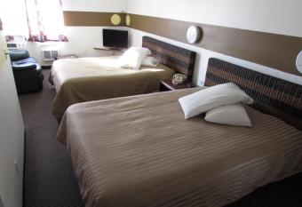 Kennewick Inn & Suites Tri Cities allows 18 year olds to book a room