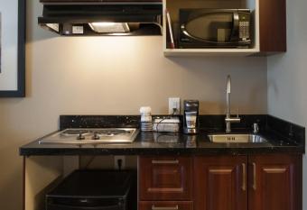 Best Western Plus Moose Jaw allows 18 year olds to book a room