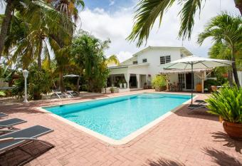 B&B Sombre di Kabana allows 18 year olds to book a room