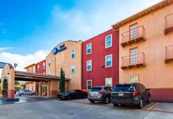 Motel 6 Dallas. Tx Downtown has Smoking rooms