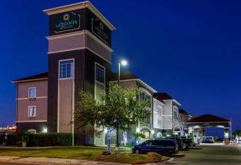 La Quinta Inn & Suites by Wyndham Laredo Airport allows 18 year olds to book a room