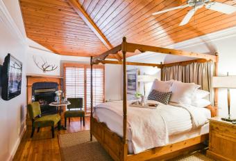 Inn On Summerhill has Balcony rooms