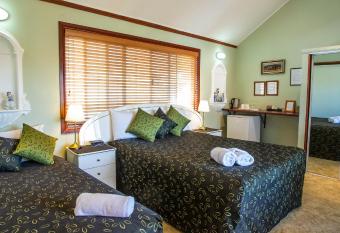 Ainslie Manor Bed and Breakfast has Balcony rooms