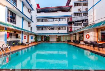 La-Paz Gardens Beacon Hotel - Vasco da Gama Goa allows 18 year olds to book a room