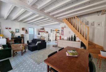 Maison avec terrasse au coeur de Sancerre has Balcony rooms