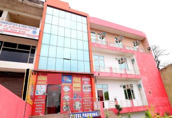 OYO Flagship 18943 Hotel Punjab Residency allows 18 year olds to book a room