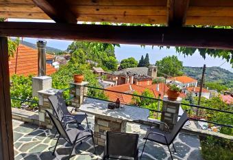 KERAMIDI GUESTHOUSE has Balcony rooms